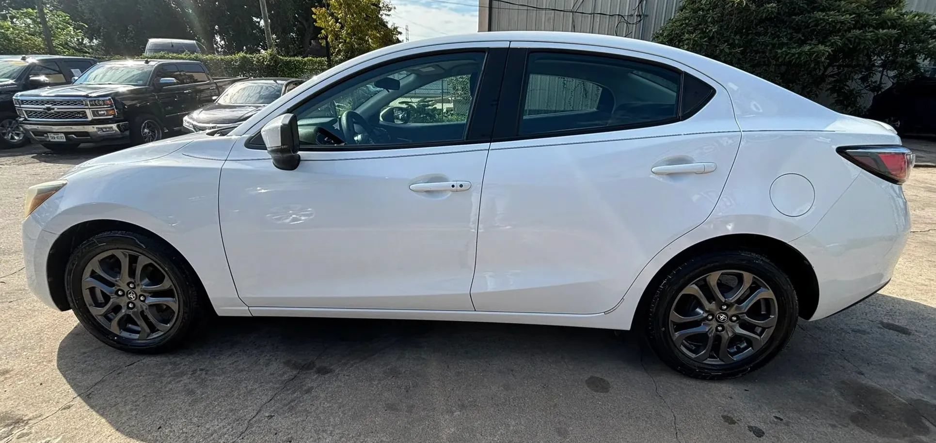 Used 2019 Toyota Yaris LE FWD image 2