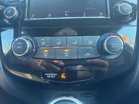 Used 2019 Nissan Rogue S AWD/4WD image 20