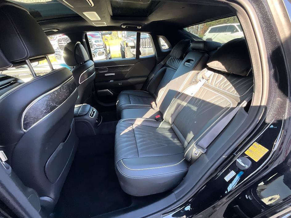 Used 2023 Genesis G90 3.5T AWD/4WD image 38