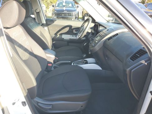 Used 2012 Kia Soul + image 7