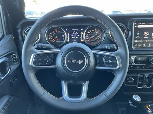 Used 2023 Jeep Gladiator Overland image 13
