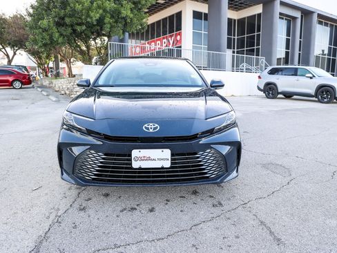 Used 2025 Toyota Camry XLE image 3