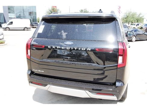 Used 2025 Ford Expedition Platinum AWD/4WD image 7