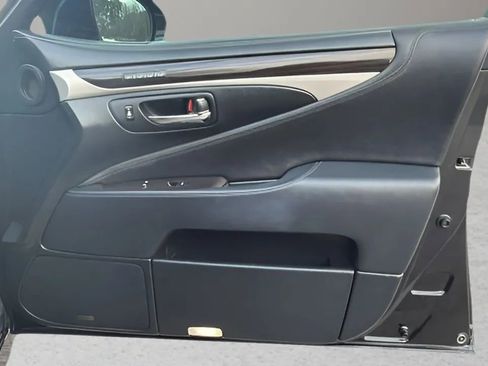 Used 2014 Lexus LS 460 L w/ Ultra Luxury Package image 19