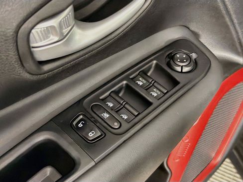 Used 2023 Jeep Renegade Latitude w/ Sun/Sound Group AWD/4WD image 24