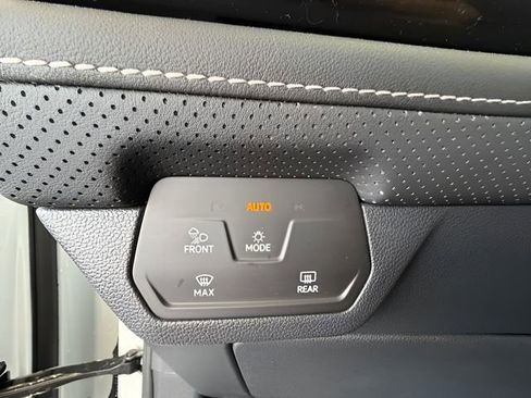 Used 2025 Volkswagen Atlas SE image 15