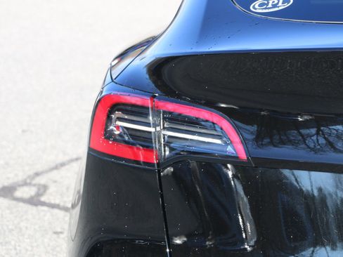 Used 2025 Tesla Model Y Long Range image 6