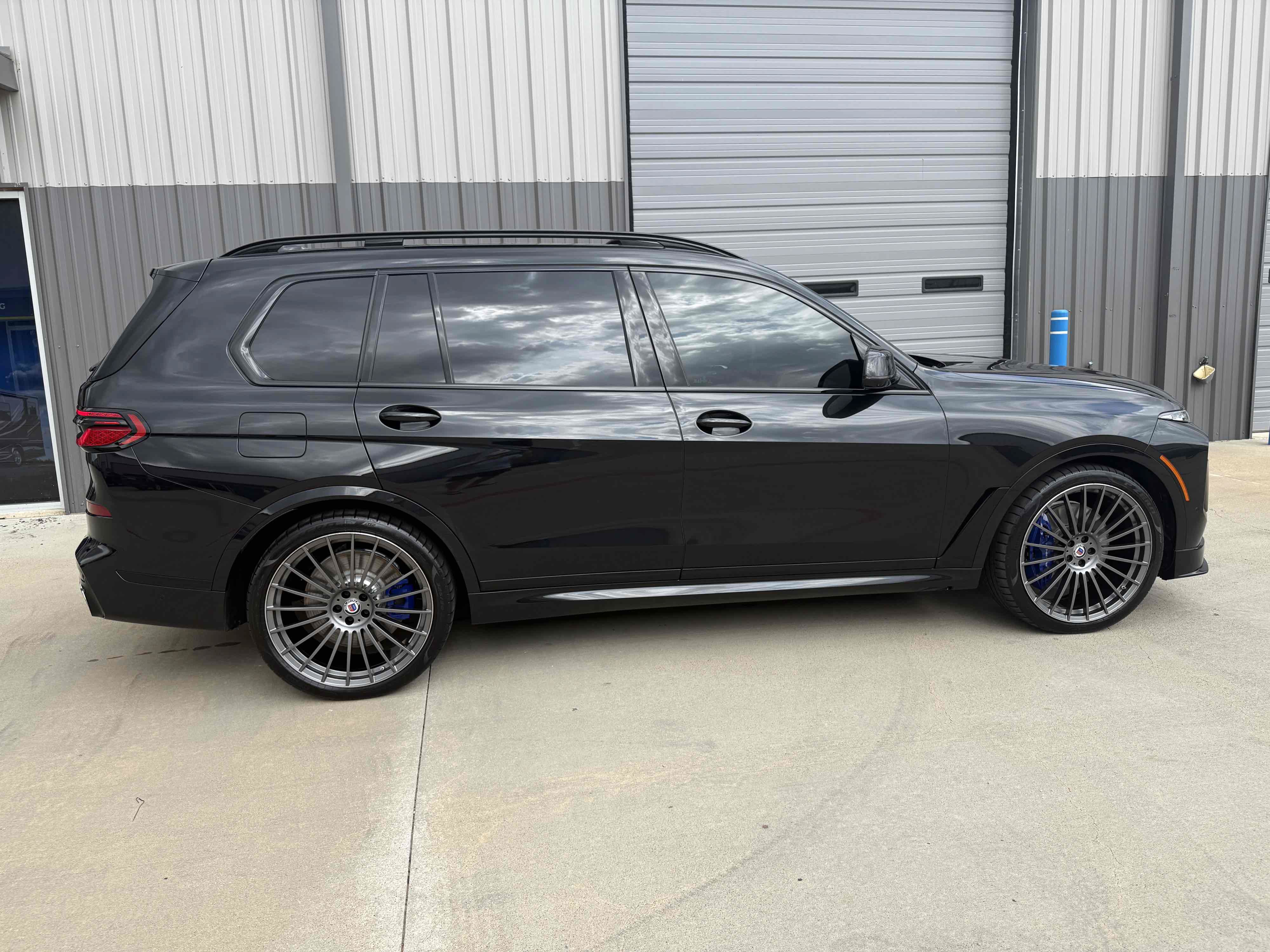 Used 2025 BMW ALPINA XB7 AWD/4WD image 36