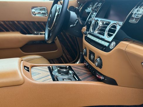 Used 2015 Rolls-Royce Wraith image 46