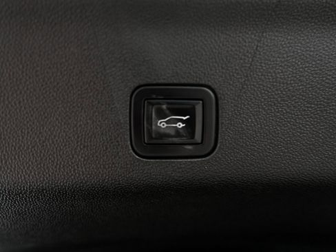 Used 2022 Chevrolet Suburban RST w/ Sport Performance Package image 45