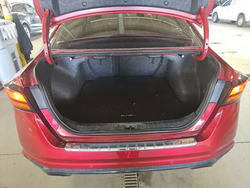 Used 2023 Nissan Altima 2.5 SR FWD image 14
