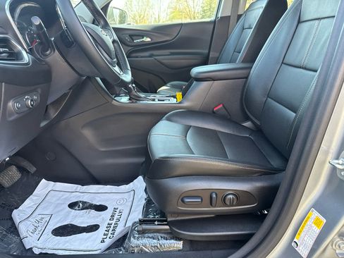 Used 2023 Chevrolet Equinox Premier image 11