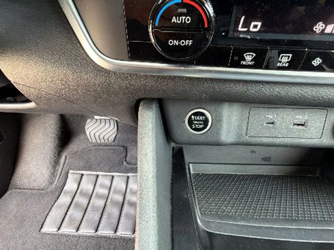 Used 2023 Nissan Rogue SV AWD/4WD image 17