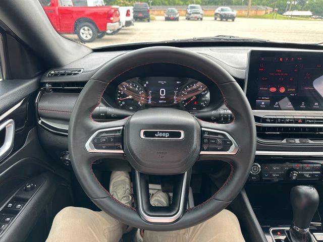 Certified 2025 Jeep Compass Trailhawk AWD/4WD image 12