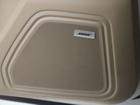 Certified 2022 Porsche Macan AWD/4WD image 21