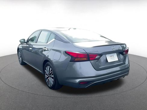 Used 2025 Nissan Altima 2.5 SV image 11