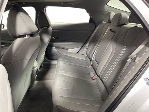 Certified 2025 Hyundai Elantra SEL image 13