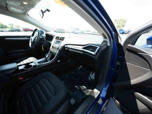Used 2014 Ford Fusion SE FWD image 25