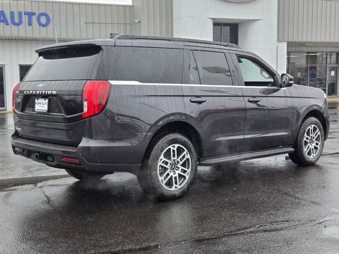 New 2025 Ford Expedition Active image 4