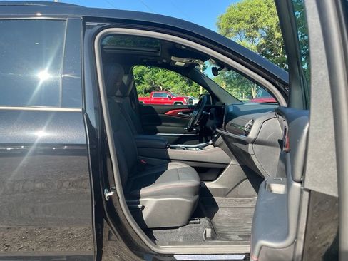 Used 2026 Chevrolet Traverse Z71 w/ LPO, Floor Liner Package AWD/4WD image 40