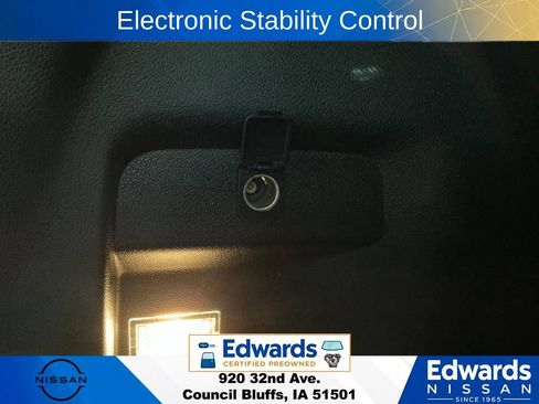 Used 2017 Ford Explorer XLT w/ Equipment Group 201A FWD image 14