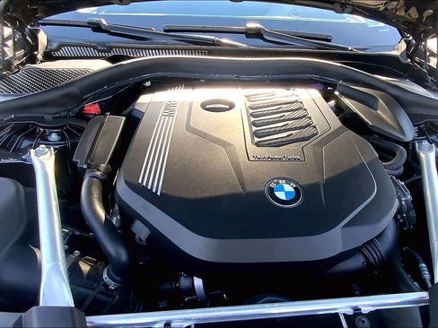 Used 2022 BMW 540i w/ Premium Package image 31