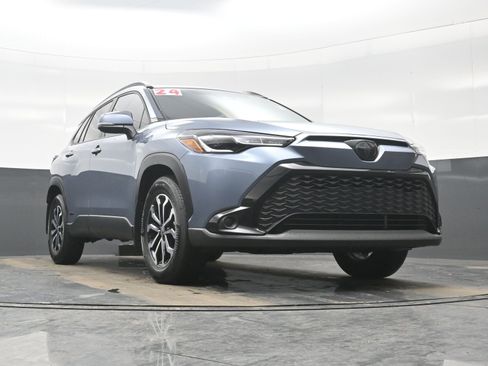 Used 2024 Toyota Corolla Cross SE image 25