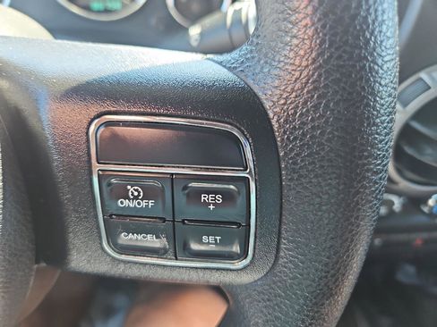 Used 2012 Jeep Wrangler Unlimited Sport AWD/4WD image 27
