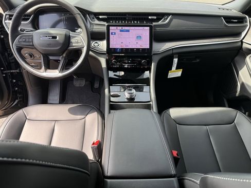 New 2025 Jeep Grand Cherokee Limited w/ Black Appearance Package AWD/4WD image 26