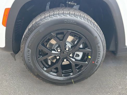 New 2026 Jeep Grand Cherokee Altitude AWD/4WD image 40