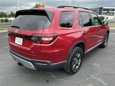 Used 2025 Honda Pilot TrailSport image 3