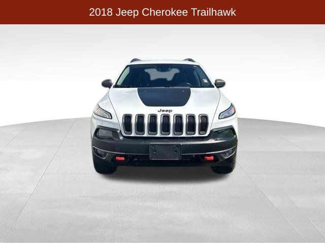 Used 2018 Jeep Cherokee Trailhawk w/ Comfort & Convenience Group AWD/4WD image 2