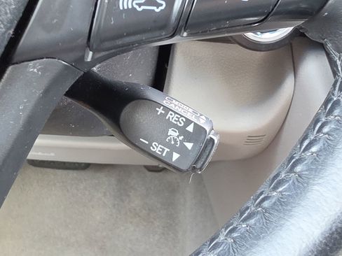 Used 2016 Toyota Camry XLE w/ Moonroof Package FWD image 19