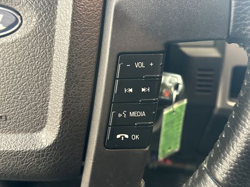 Used 2011 Ford F150 XLT w/ XLT Chrome Pkg image 28