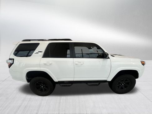 Used 2018 Toyota 4Runner TRD Off-Road AWD/4WD image 8