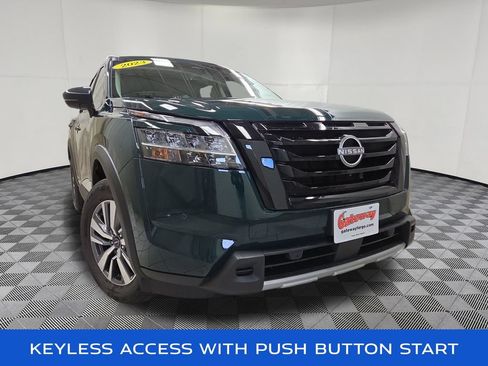 Used 2023 Nissan Pathfinder SL w/ Black Appearance Package AWD/4WD image 2
