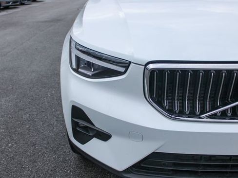 Used 2025 Volvo XC40 B5 Plus image 43