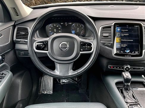 Used 2020 Volvo XC90 T6 Momentum image 5