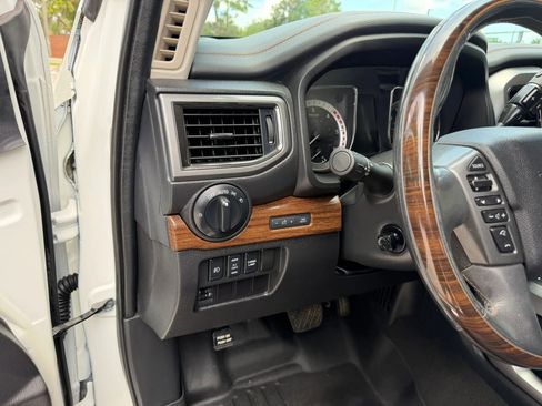 Used 2017 Nissan Titan Platinum Reserve AWD/4WD image 10