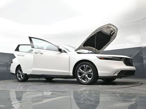 Used 2024 Honda Accord EX image 40