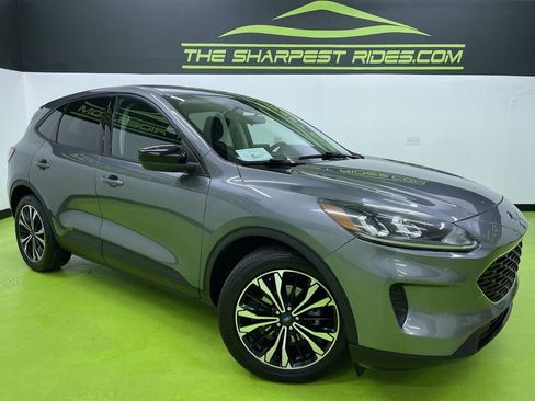 Used 2021 Ford Escape SE w/ SE Sport Appearance Package image 1