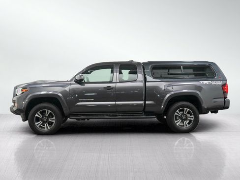 Used 2018 Toyota Tacoma TRD Sport w/ Exterior Package AWD/4WD image 2