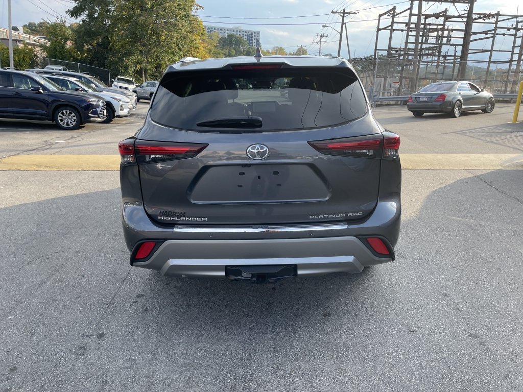 Used 2024 Toyota Highlander Platinum AWD/4WD image 4
