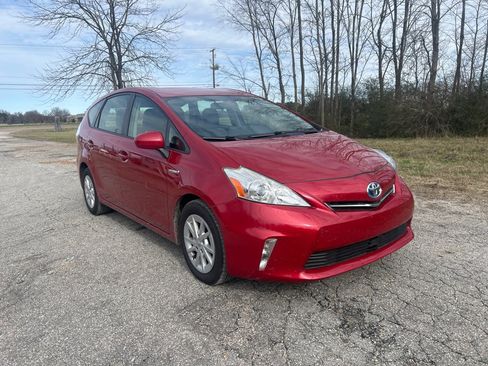 Used 2014 Toyota Prius V Two image 1