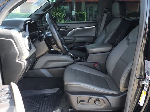 Used 2024 Chevrolet Colorado ZR2 w/ ZR2 Convenience Package III AWD/4WD image 19