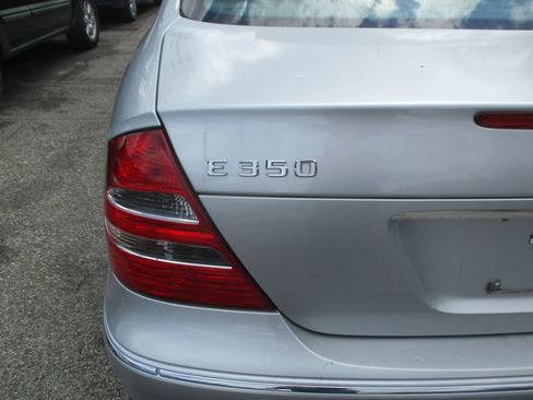 Used 2006 Mercedes-Benz E 350 4MATIC Sedan image 8