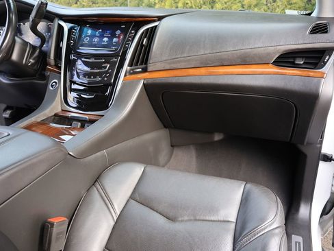 Used 2019 Cadillac Escalade 4WD w/ LPO, Radiant Package image 31