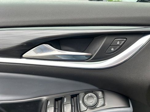Used 2023 Buick Enclave Essence AWD/4WD image 15