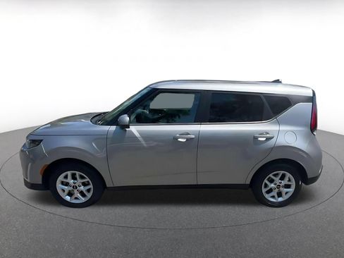 Used 2025 Kia Soul LX w/ LX Technology Package FWD image 9