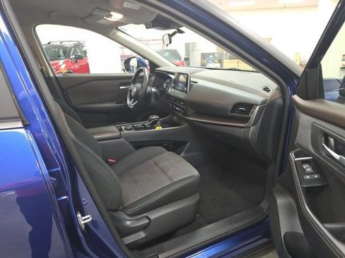 Used 2023 Nissan Rogue SV AWD/4WD image 5